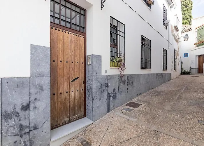 Bhost - La Catedral 公寓 *